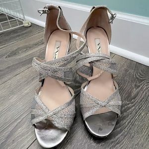 Nina sparkle shimmer glitter silver platform sandal heel size 9.5